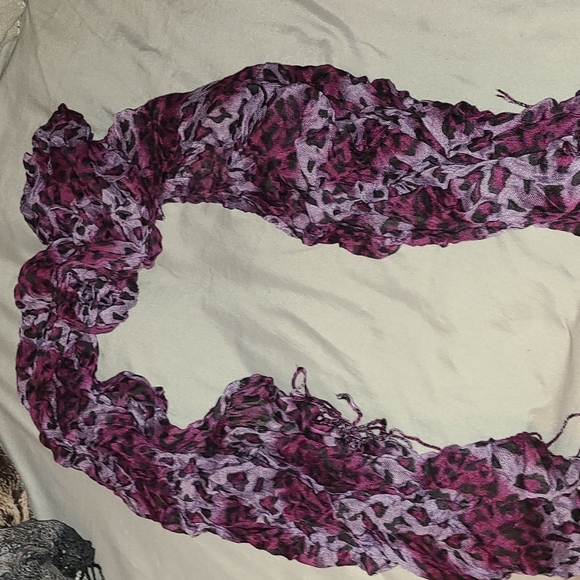 Purple leopard scarf - Picture 1 of 1